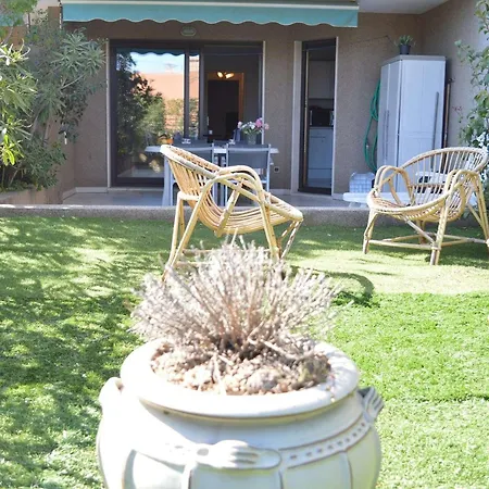 2 Pieces Avec Jardin Et Terrasse A 180m De La - Fr-1-226b-338 Appartement